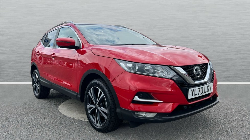 Compare Nissan Qashqai 1.3 Dig-t 160 N-cnt Glsrf Dct YL70LGV Red