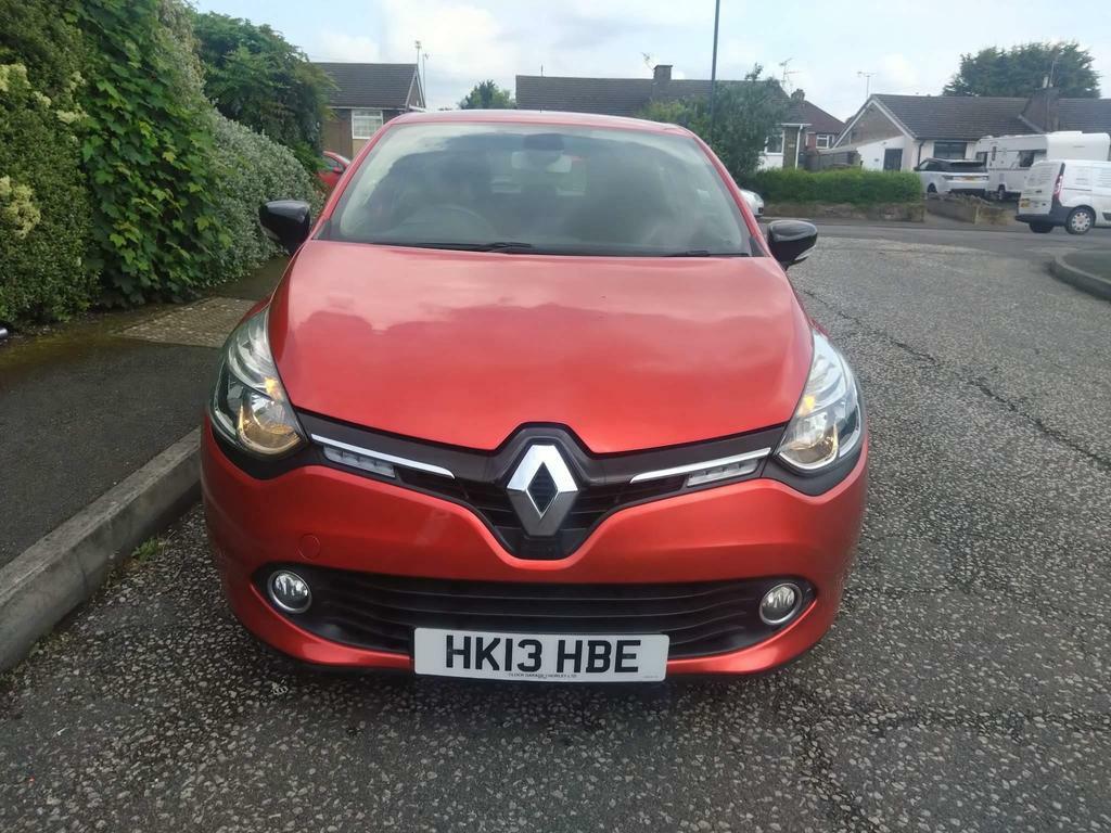 Compare Renault Clio Dynamique Medianav HK13HBE Red