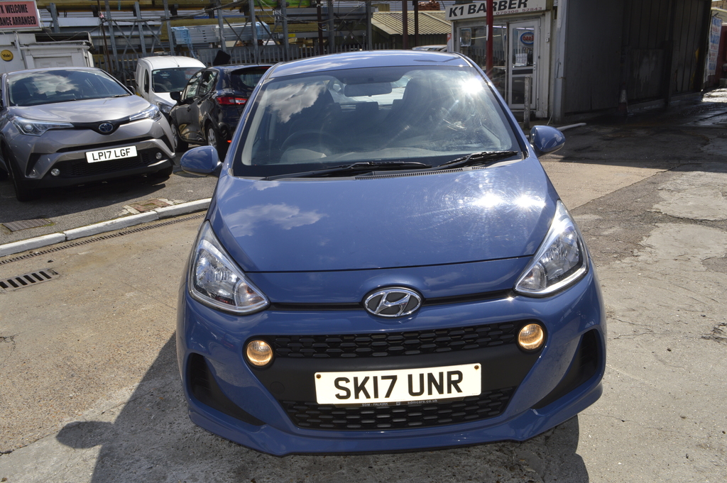 Hyundai I10 1.0 Se 2017 One Owner From New Sat Na Blue #1