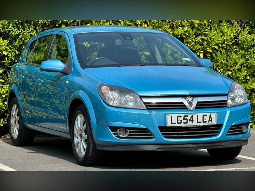 Compare Vauxhall Astra 1.8I 16V Design LG54LCA Blue