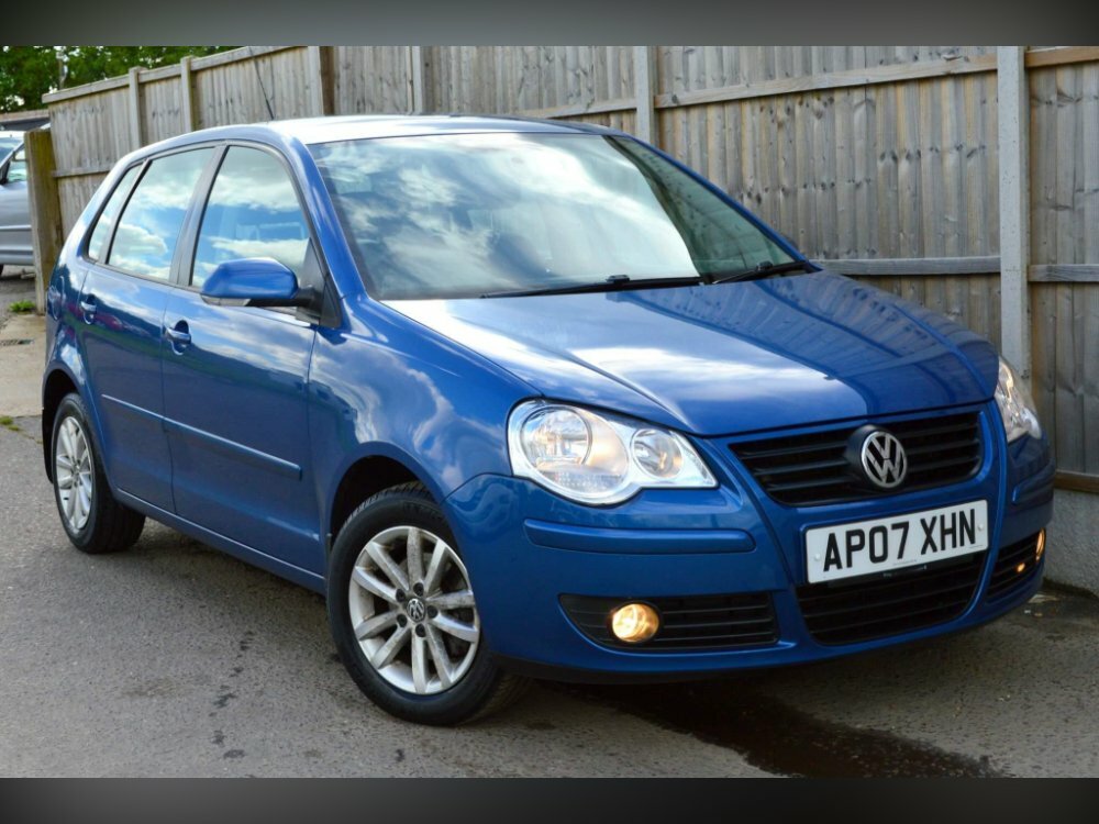 Compare Volkswagen Polo 1.4 S AP07XHN Blue