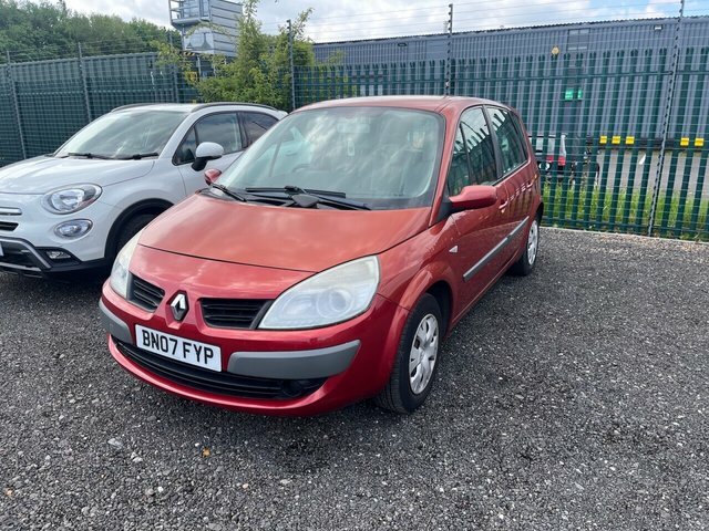 Compare Renault Scenic 1.4 Dynamique 16V 98 Bhp BN07FYP Red