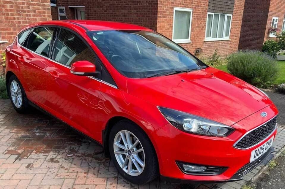 Ford Focus 1.0T Ecoboost Zetec Euro 6 Ss 2015 Red #1