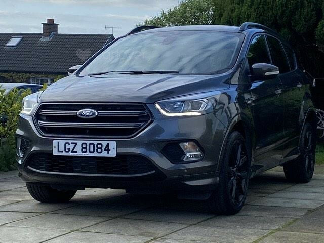 Compare Ford Kuga 2.0 Tdci St-line X Powers... LGZ8084 