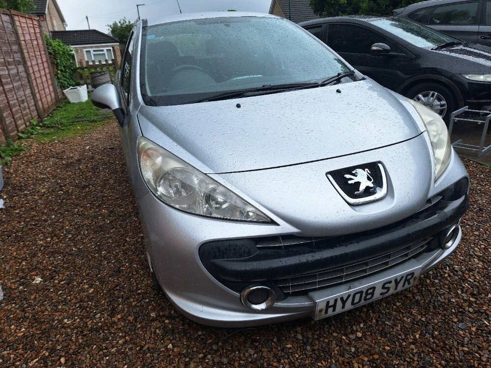 Peugeot 207 1.4 M Play Silver #1