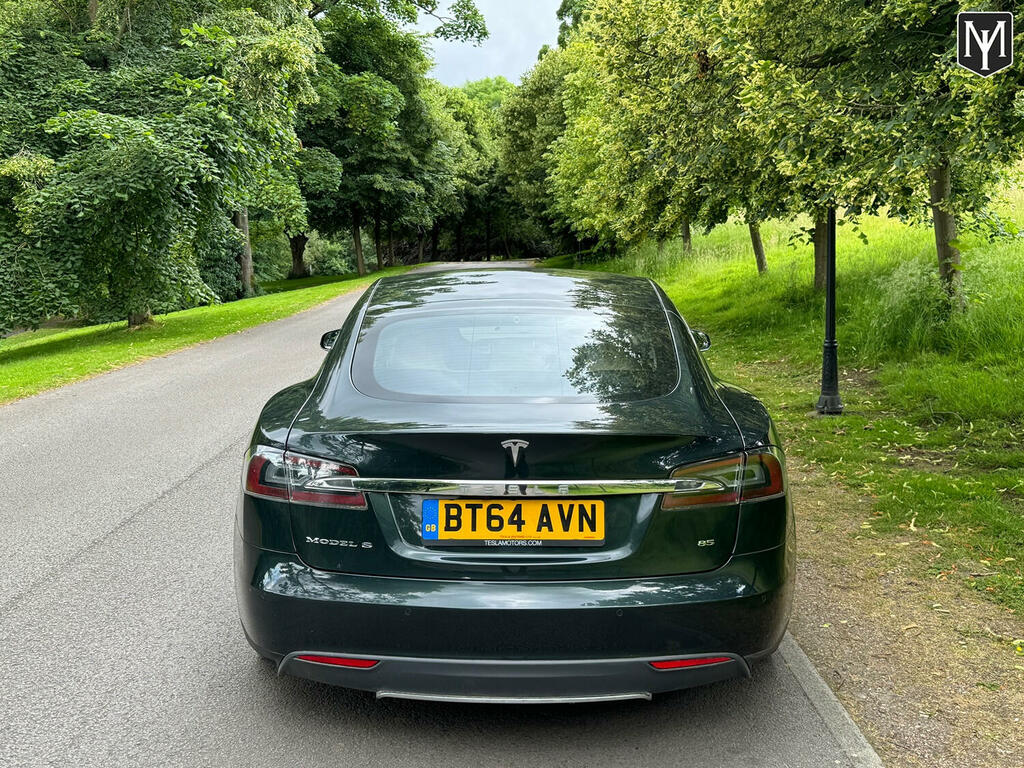 Compare Tesla Model S Hatchback 85 201464 BT64AVN Green