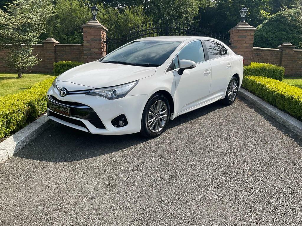 Compare Toyota Avensis 2.0 D-4d Business Edition Euro 6 Ss  White