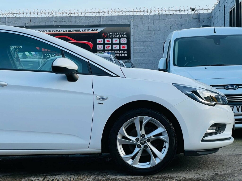 Compare Vauxhall Astra Sri YD67MZO White