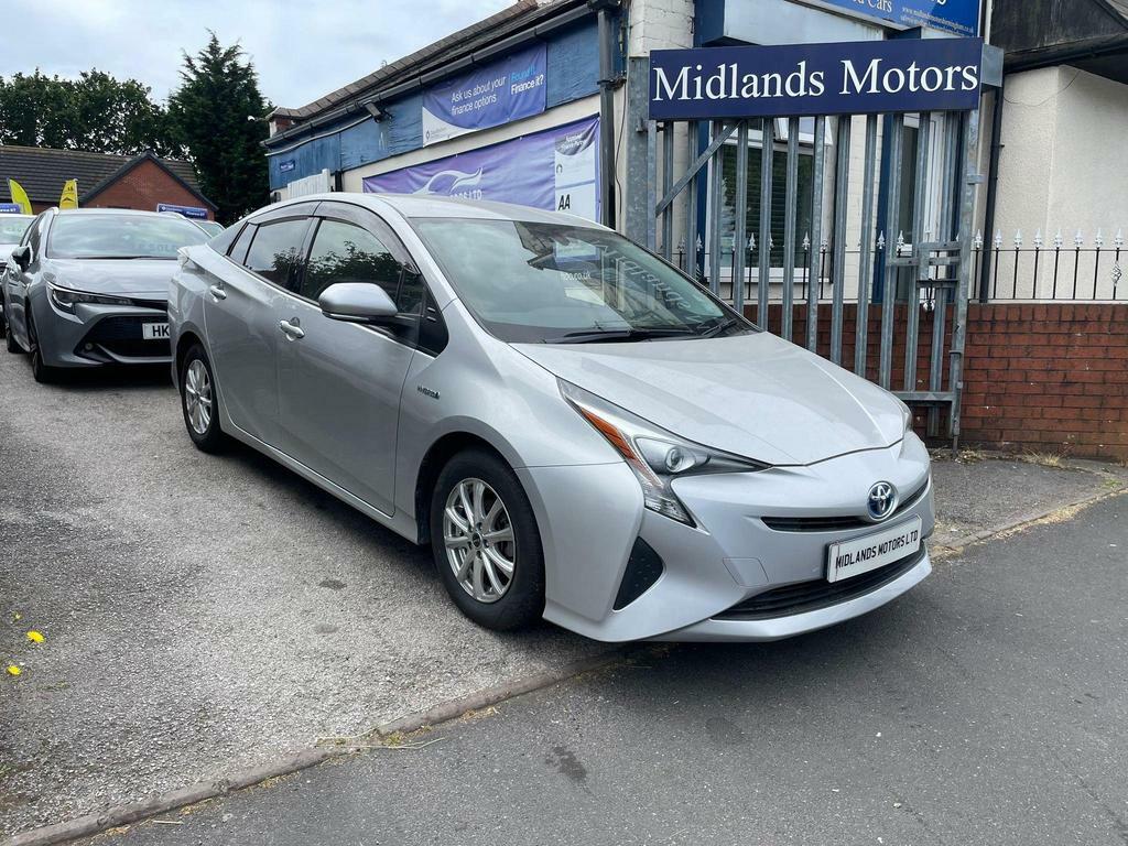 Compare Toyota Prius 1.8Vvt-h S Hatchback  Silver