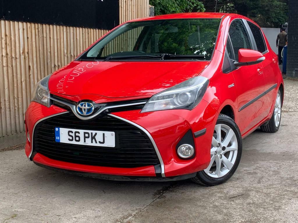 Compare Toyota Yaris 1.5 Vvt-h Excel E-cvt Euro 6  Red