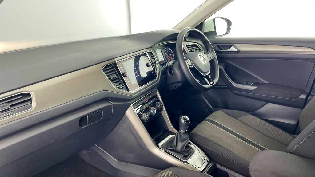 Compare Volkswagen T-Roc 2017 1.5 Tsi Se 150Ps Evo CA21ZWL White