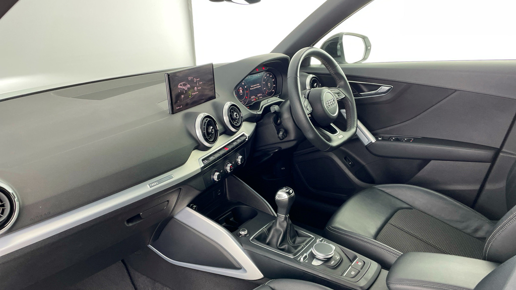 Compare Audi Q2 Black Edition 35 Tfsi 150 Ps 6-Speed AO21KWF White