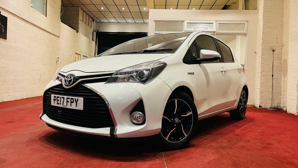 Compare Toyota Yaris Vvt-i Design M-drive S PE17FPY White