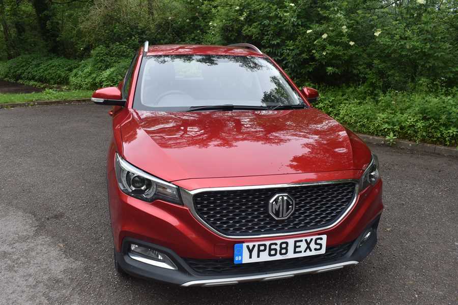 Compare MG ZS T-gdi Exclusive Suv YP68EXS Red