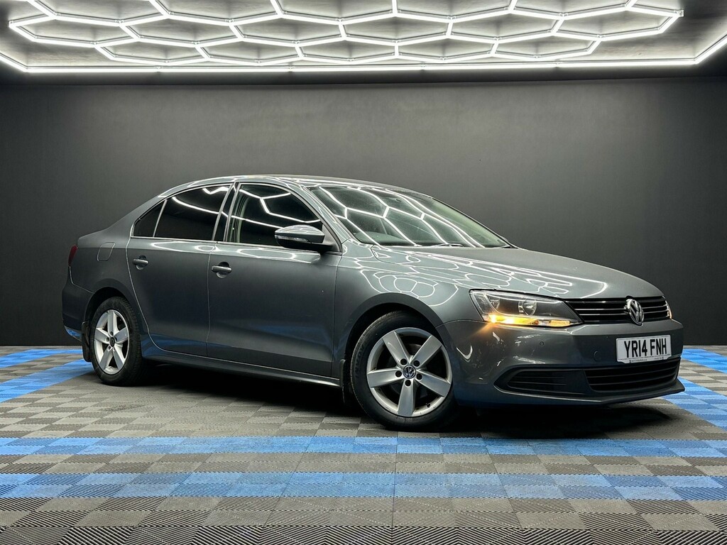 Compare Volkswagen Jetta 1.6 Tdi Bluemotion Tech Se Euro 5 Ss YR14FNH Grey