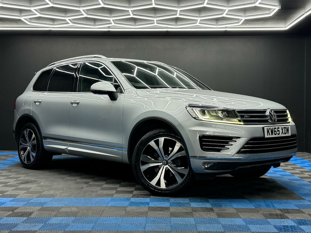 Compare Volkswagen Touareg V6 R-line Tdi Bluemotion Technology KW65XDM Silver