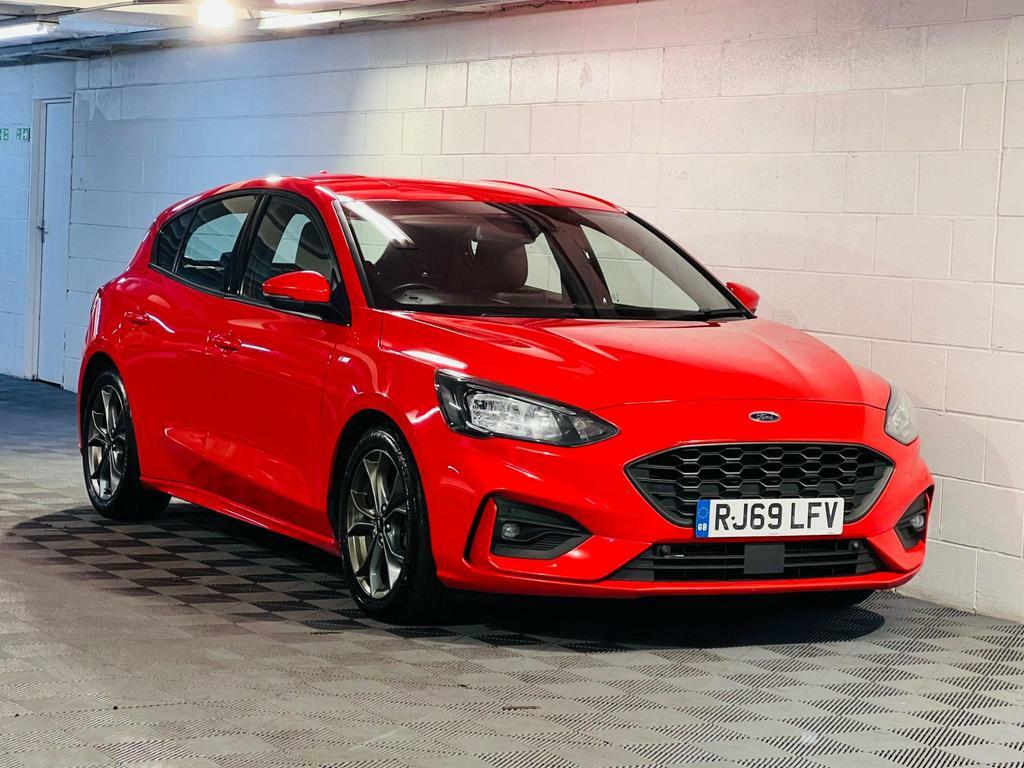 Compare Ford Focus 1.5T Ecoboost St-line Euro 6 Ss RJ69LFV Red