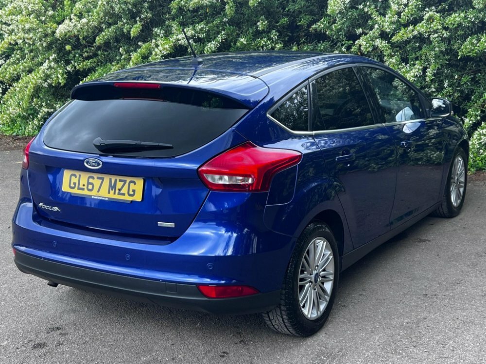 Compare Ford Focus 1.0T Ecoboost Zetec Edition Euro 6 Ss GL67MZG Blue