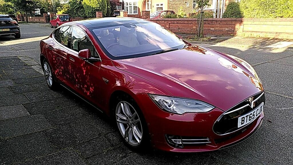 Compare Tesla Model S Hatchback BT65CJX Red