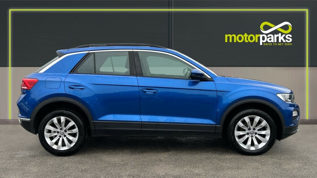 Compare Volkswagen T-Roc Se CU20USB Blue