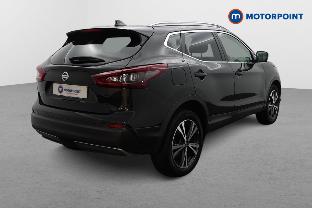 Compare Nissan Qashqai 1.3 Dig-t N-connecta Glass Roof Pack  