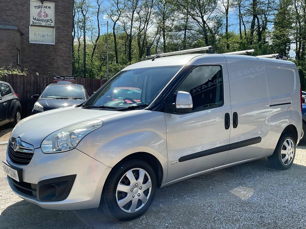 Compare Vauxhall Combo 1.6 Cdti VK14OUH Silver