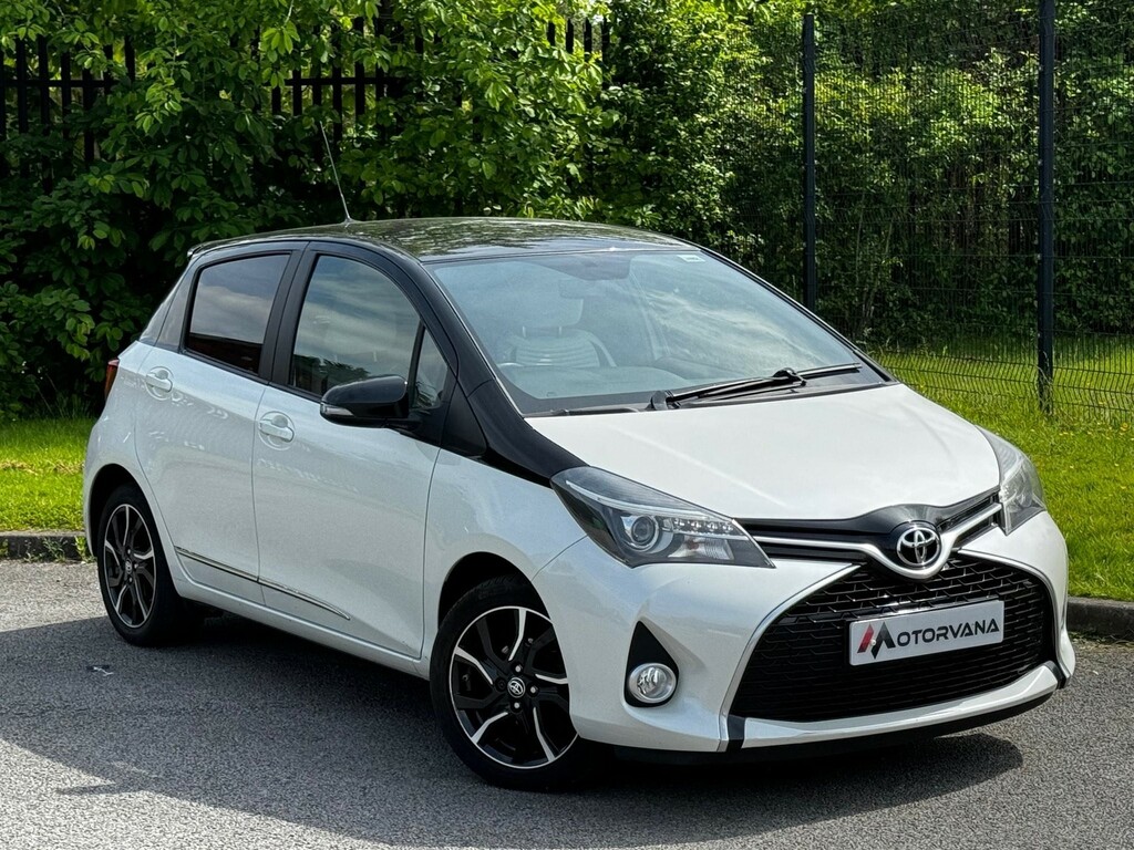 Compare Toyota Yaris 1.33 Dual Vvt-i Design Euro 6 VK16CEO White
