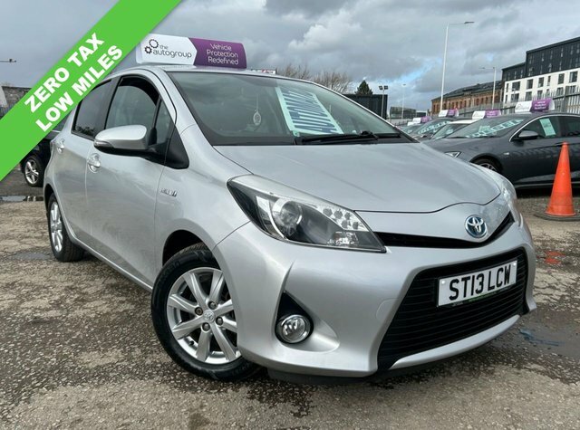 Compare Toyota Yaris Hatchback ST13LCW Silver