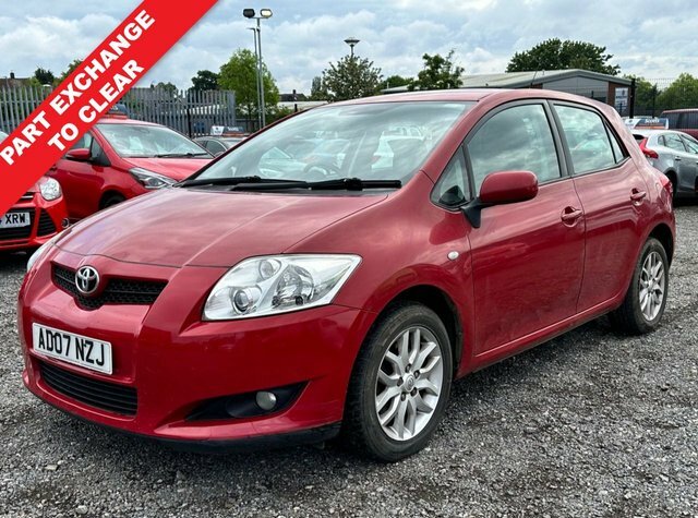 Compare Toyota Auris 2.0 Tr D-4d AD07NZJ Red