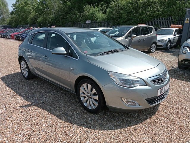 Compare Vauxhall Astra 1.6L Se 113 Bhp DL11XKY Silver