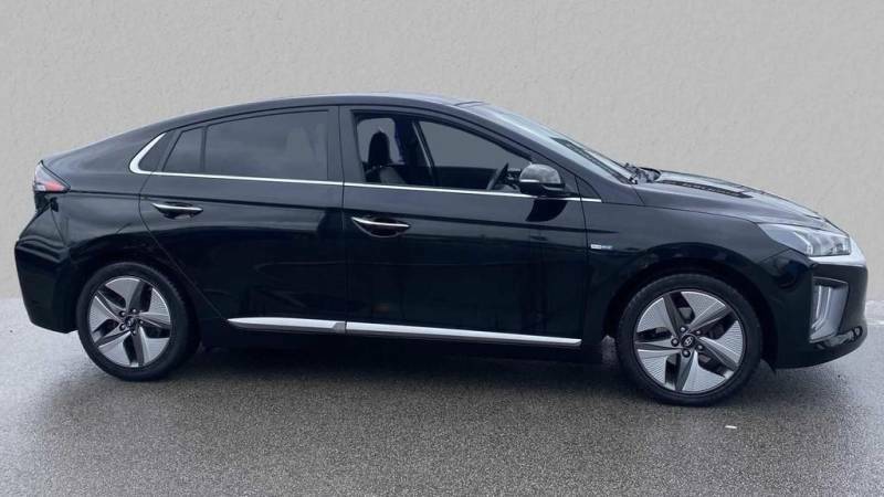 Compare Hyundai Ioniq 1.6 Gdi Hybrid Premium Se Dct CF70LGN Black