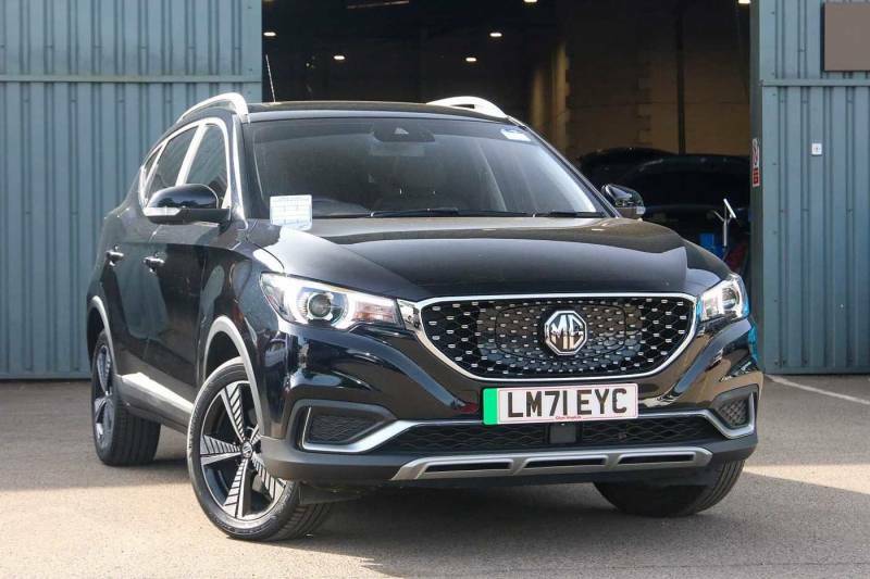 Compare MG ZS Exclusive LM71EYC Black