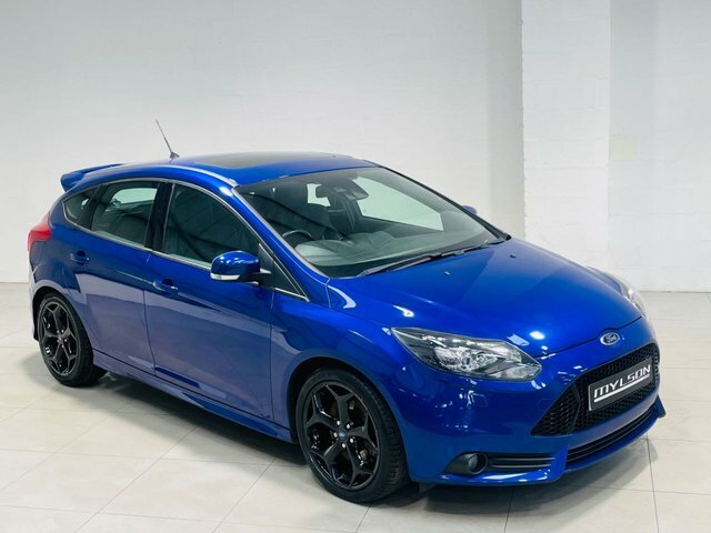 Compare Ford Focus 2.0 St-3 247 Bhp HY63WNW Blue