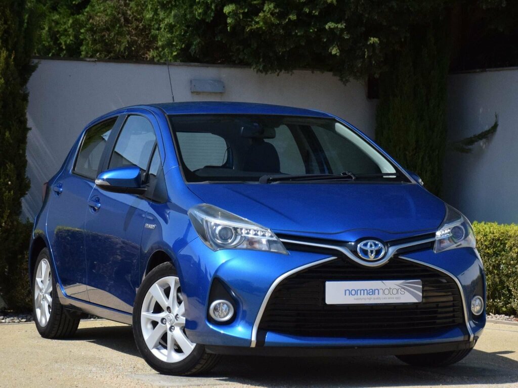 Compare Toyota Yaris Hybrid Excel FP15VRT Blue