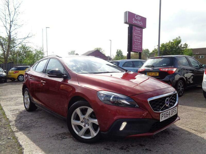Compare Volvo V40 1.6 D2 Lux Powershift PX64UFS Red