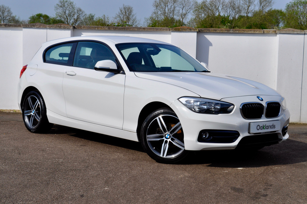 Compare BMW 1 Series 118I Sport WP67OMT White