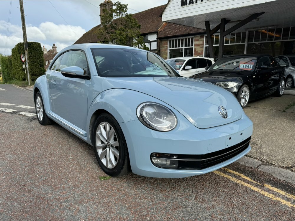 Compare Volkswagen Beetle 1.2 Tsi Design Dsg LD62CZO Blue