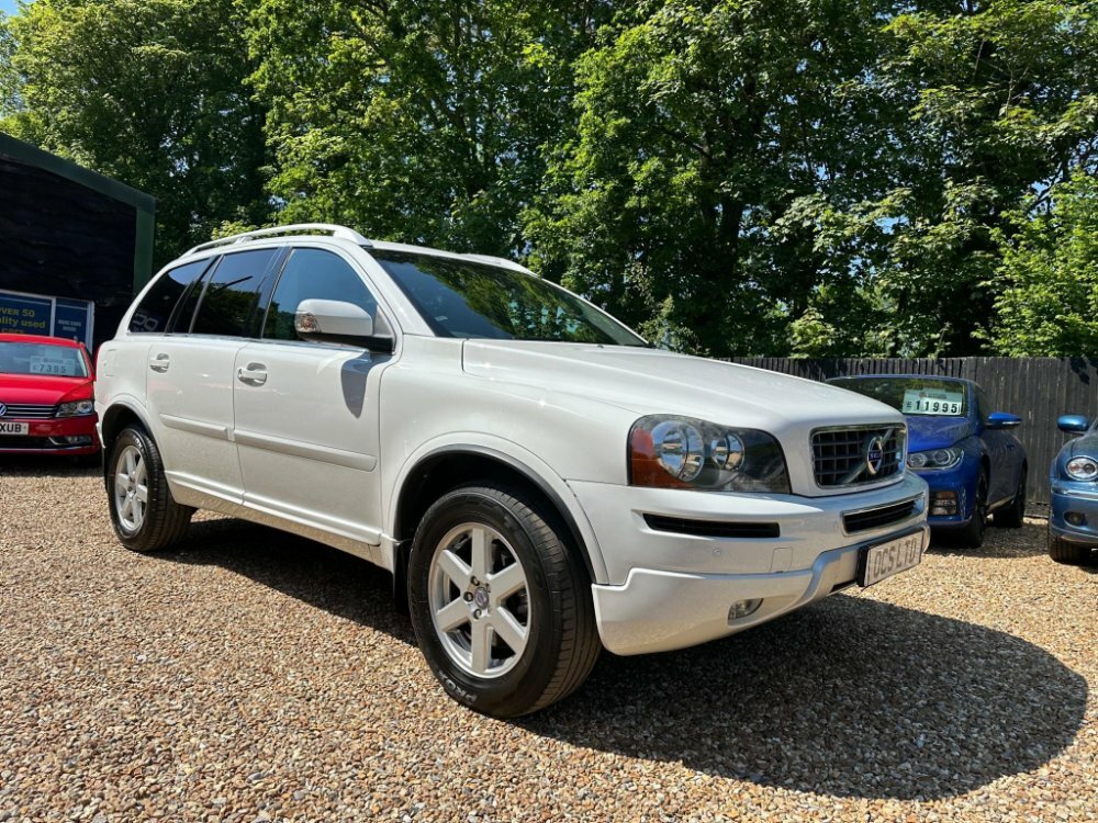 Compare Volvo XC90 2.4 D5 Es Geartronic 4Wd Euro 5 MA14DYC White