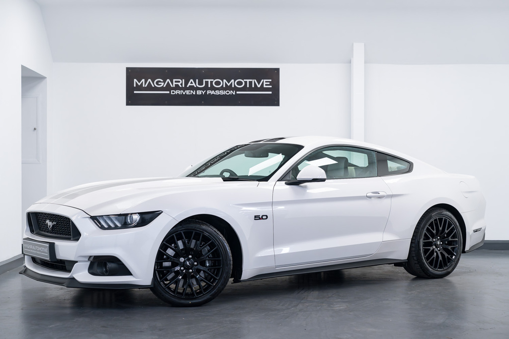 Compare Ford Mustang 5.0 V8 Gt Fastback  White