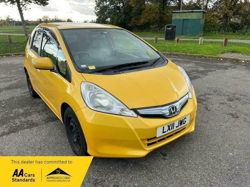 Compare Honda Fit 11 LX11JWG Yellow
