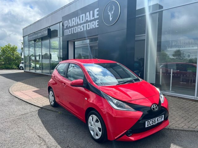 Compare Toyota Aygo 1.0 Vvt-i X-play 69 Bhp DC66KTP Red
