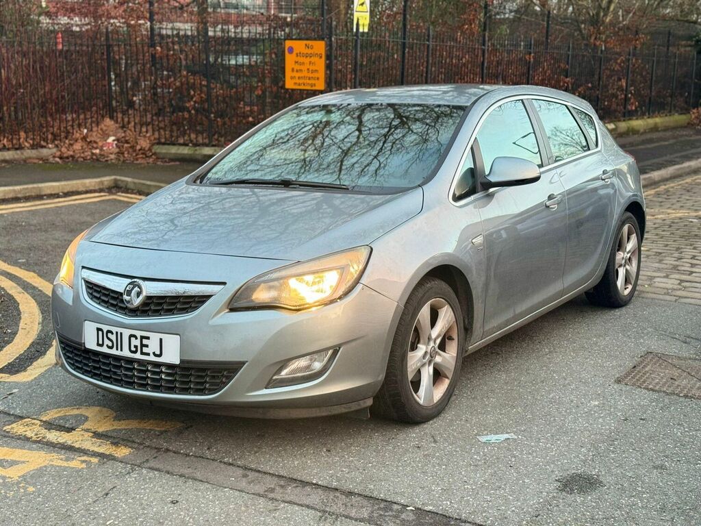 Compare Vauxhall Astra Sri DS11GEJ Silver
