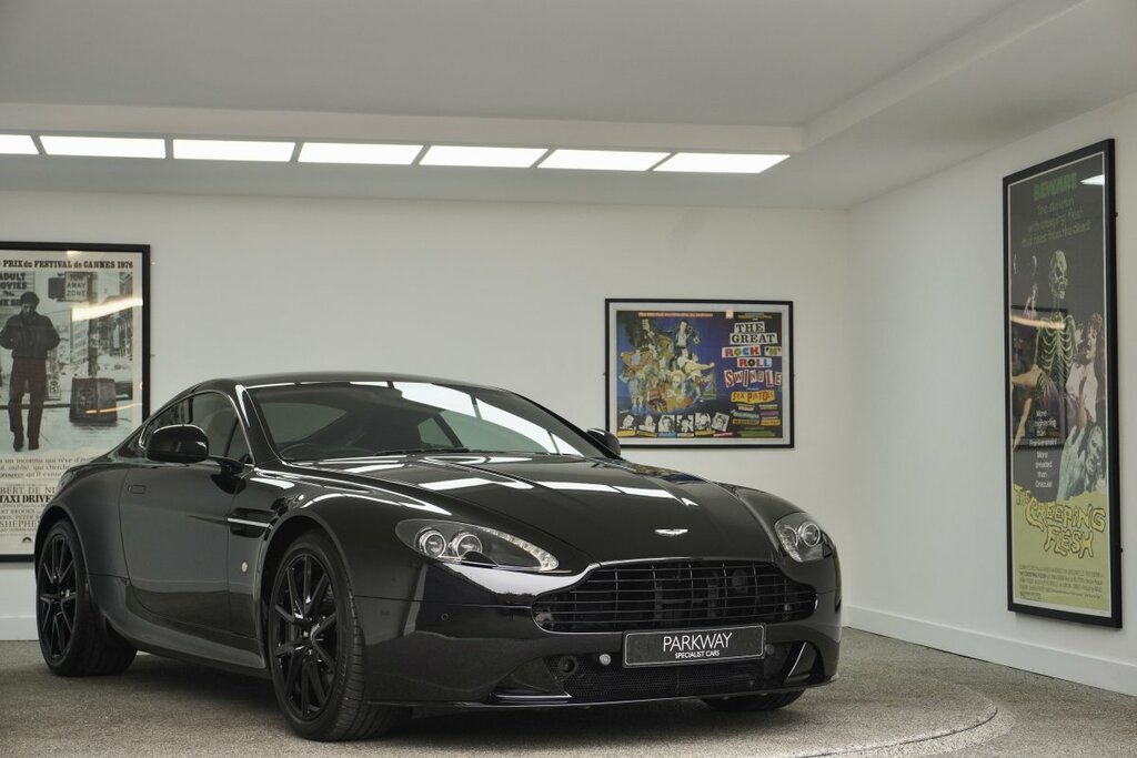 Compare Aston Martin Vantage 4.7 V8 Coupe X13AMV Black