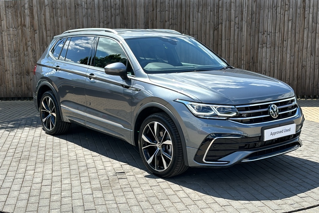 Compare Volkswagen Tiguan Allspace 2.0 Tdi 4Motion R-line Dsg 150 Ps DF73JXJ 