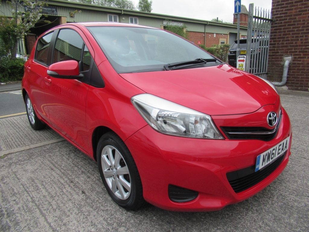 Compare Toyota Yaris Hatchback 1.3 Vvt-i MW61EAA Red
