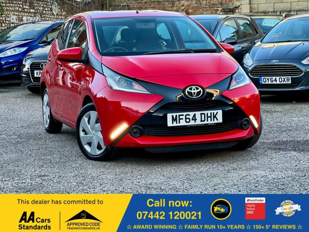 Compare Toyota Aygo 1.0 Vvt-i X-play Euro 5 Euro 5 MF64DHK Red