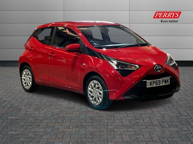 Compare Toyota Aygo Vvt-i X-play KP69PWK Red
