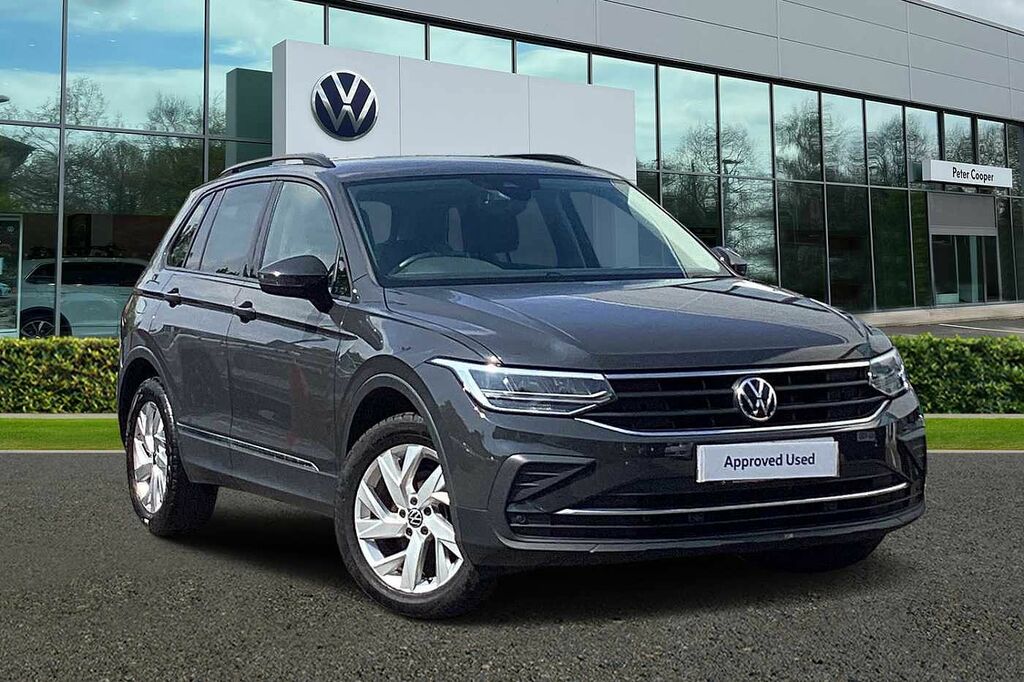 Compare Volkswagen Tiguan 1.5 Tsi 150Ps Life Evo DE21PDU Grey