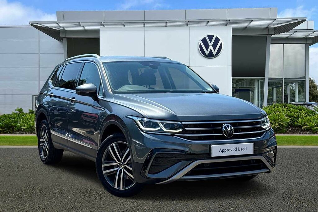 Compare Volkswagen Tiguan Allspace Facelift 1.5 Tsi Elegance Evo Dsg HN72USE Grey