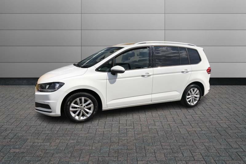 Compare Volkswagen Touran 1.6 Tdi Se Family YF16ZGN White
